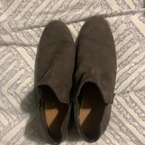 Universal Thread booties